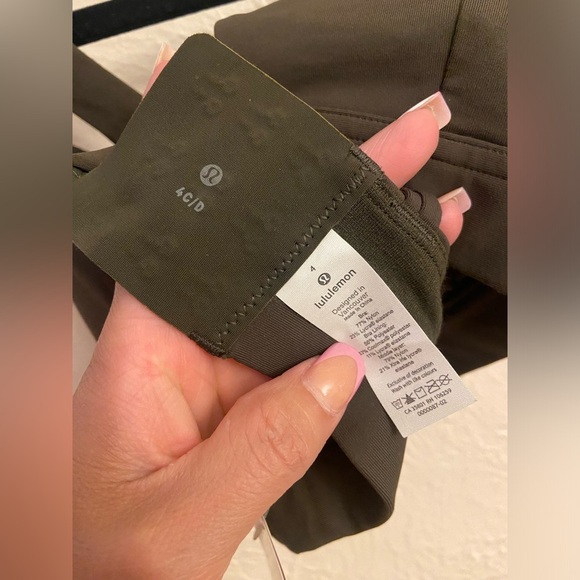 Lululemon run on bra nwt - Picture 10 of 11